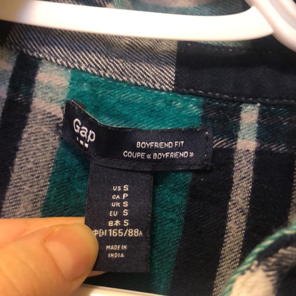 🔥🔥5 items for $25🔥🔥 GAP flannel XS! - Picture 2 of 3